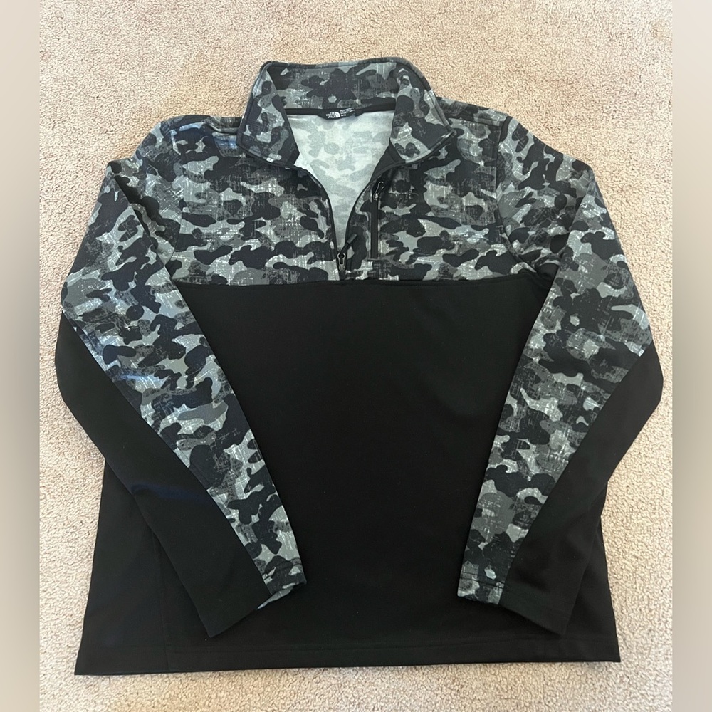 Northface Men's Black and Gray Camouflage zip-up sweater